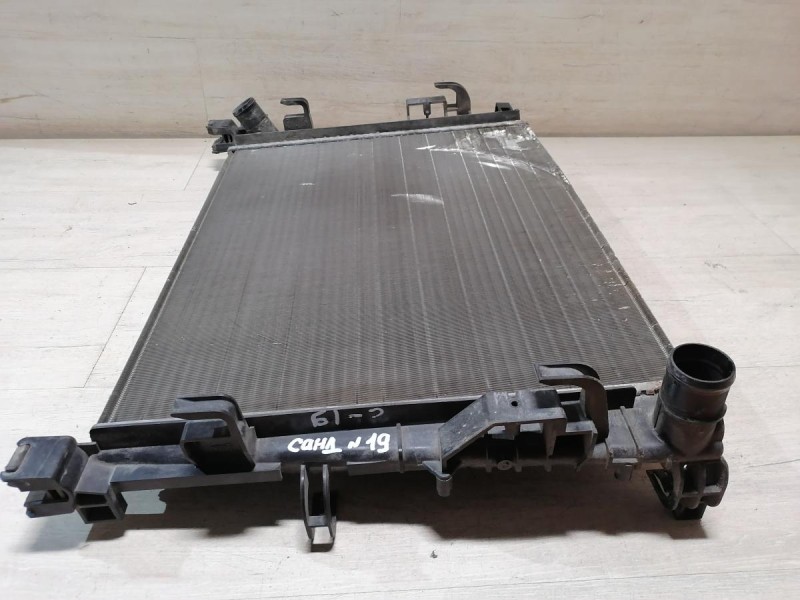 Sandero №19 радиатор охлаждения двигателя деф