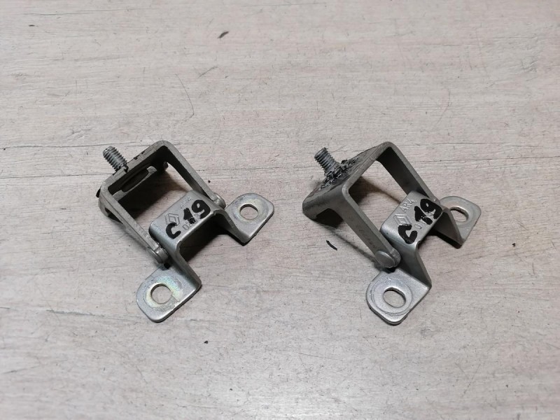 Sandero №19 петля багажника