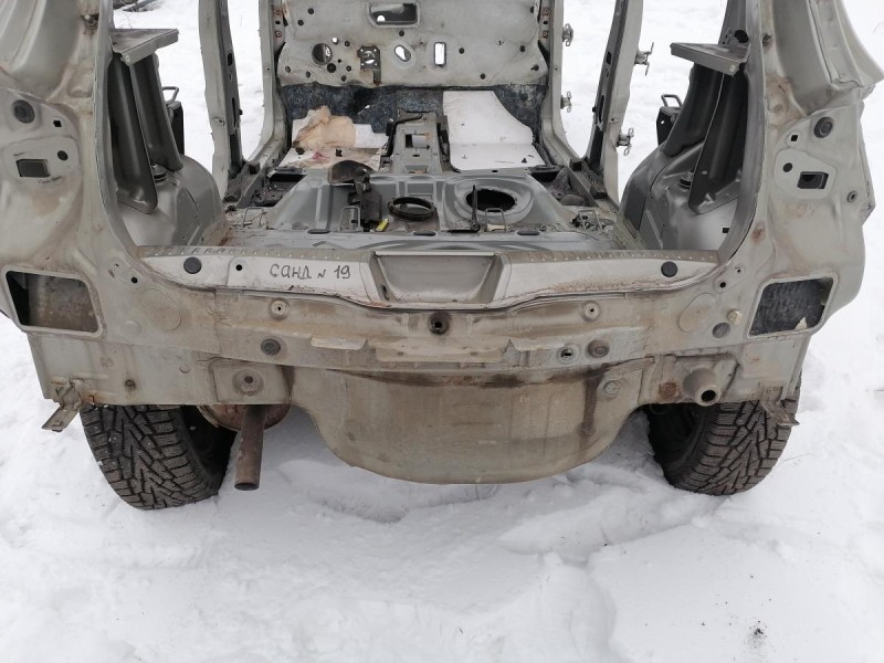 Sandero №19 панель задняя ниша под запаску