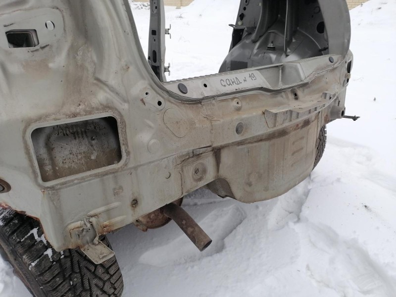 Sandero №19 панель задняя ниша под запаску