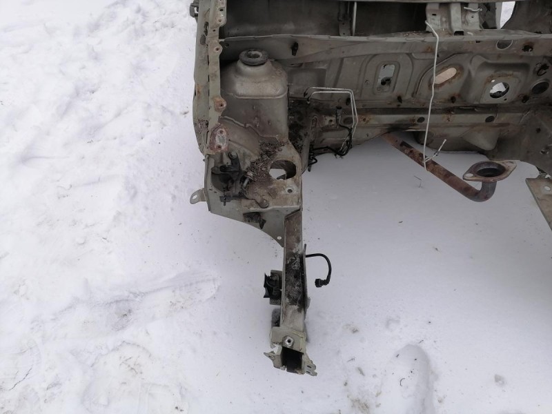 Sandero №19 лонжерон правый деф