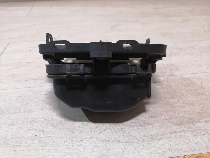 Sandero №19 кронштейн блока управления коробкой робот