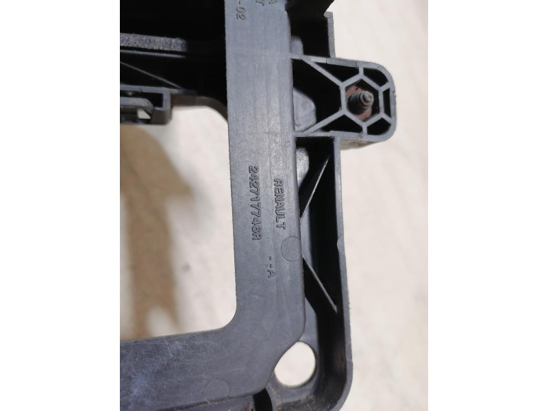 Sandero №19 кронштейн блока управления коробкой робот