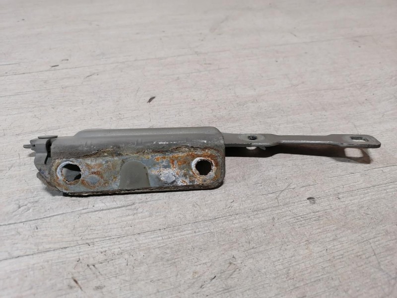 Sandero №19 петля капота правая