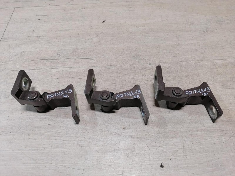 Rapid №3 петля двери правая