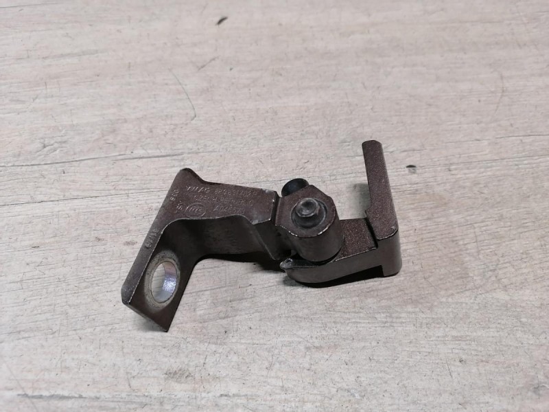 Rapid №3 петля двери правая