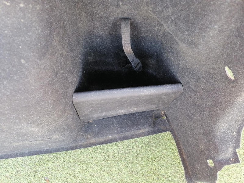 Rapid №3 обшивка багажника правая дев