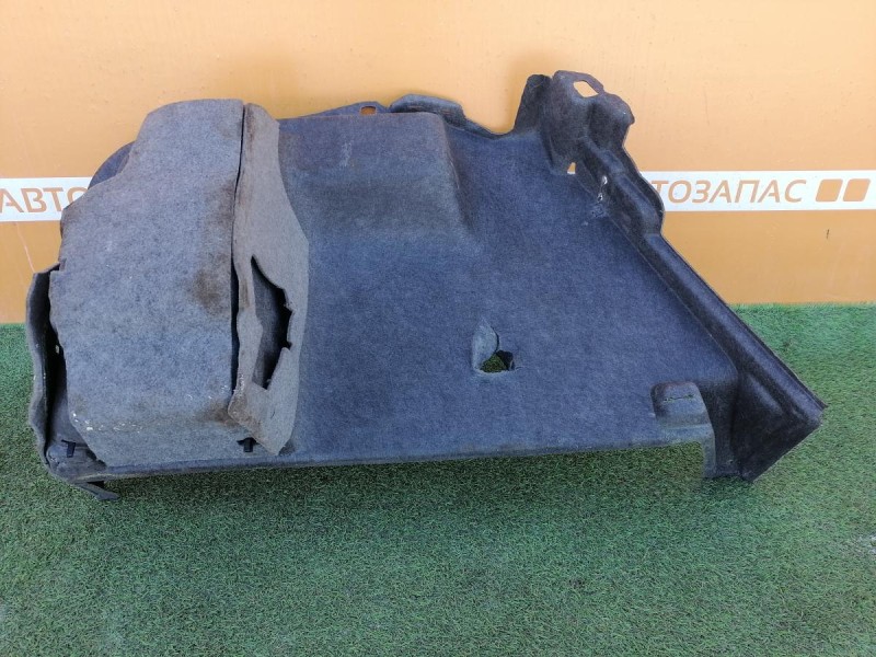 Rapid №3 обшивка багажника правая дев