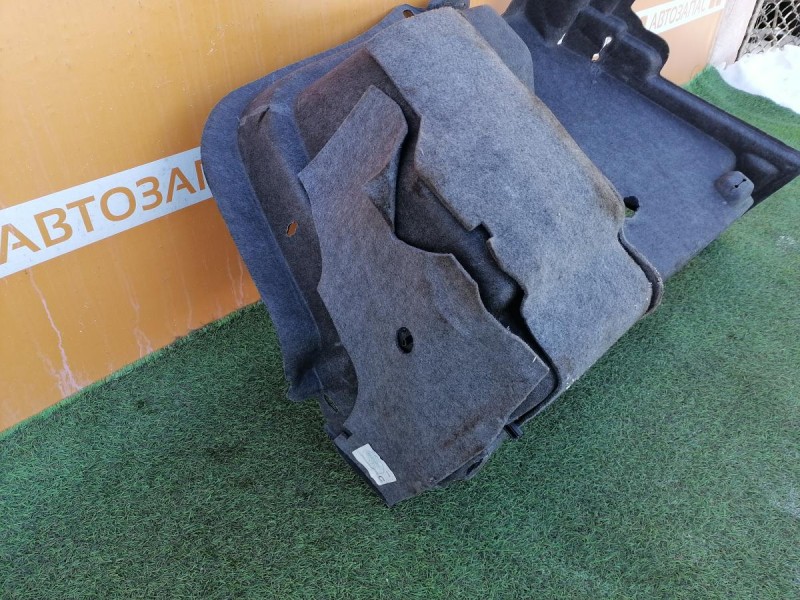 Rapid №3 обшивка багажника правая дев