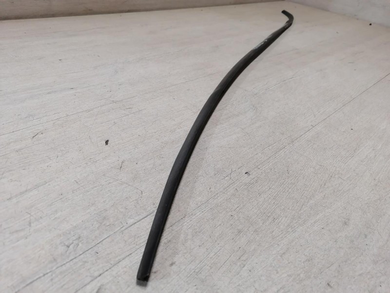 Rapid №3 молдинг лобового стекла правый деф