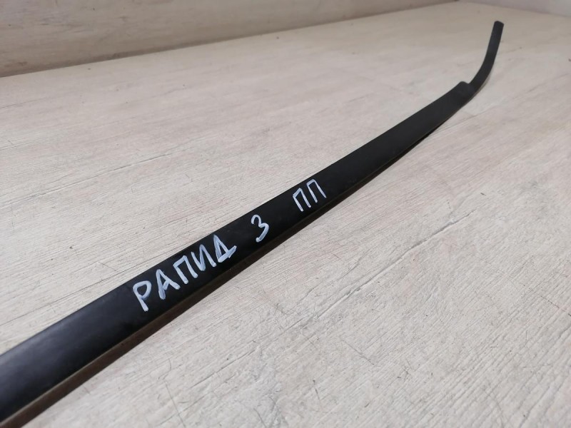 Rapid №3 молдинг лобового стекла правый деф