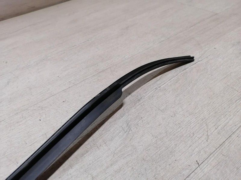 Rapid №3 молдинг лобового стекла правый деф