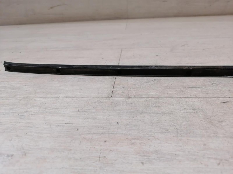 Rapid 2 уплотнитель двери нижний передний левый