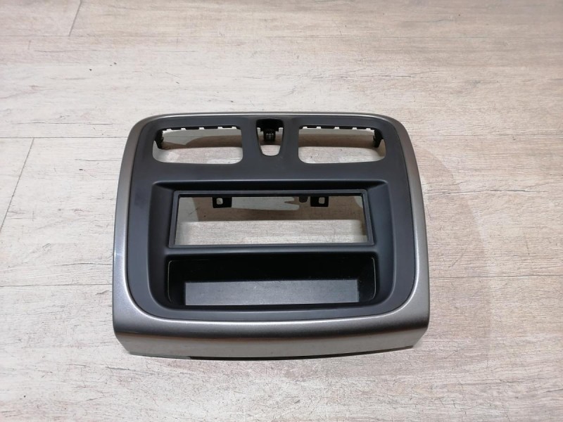 Logan №52 рамка под магнитолу 1 дин