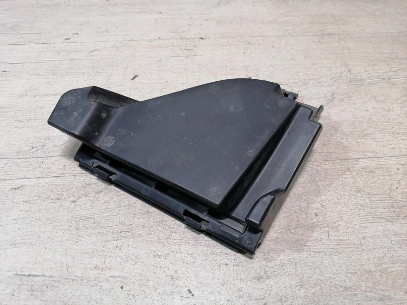 Logan 2 дефлектор радиатора правый рест 623127925