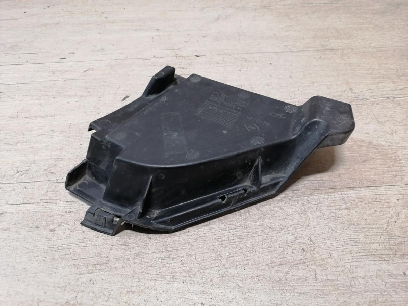 Logan 2 дефлектор радиатора правый рест 623127925