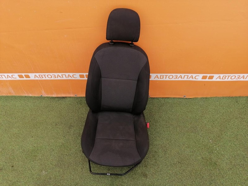Logan №52 сиденье правое