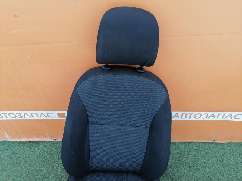 Logan №52 сиденье правое
