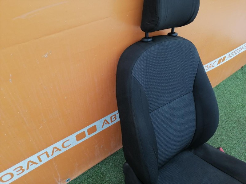 Logan №52 сиденье правое