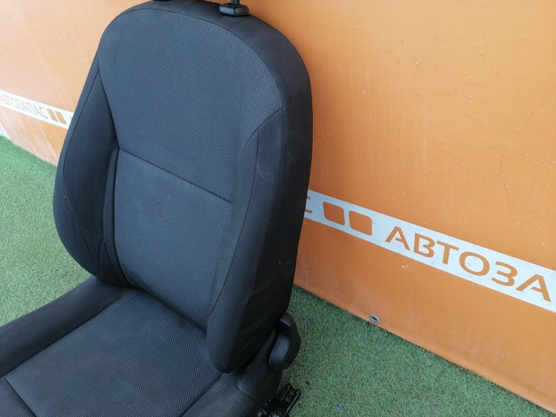 Logan №52 сиденье правое