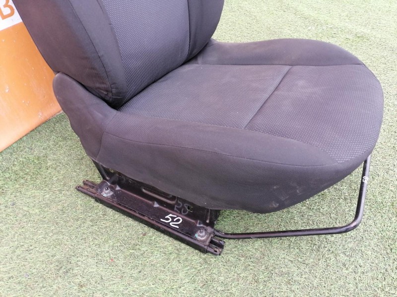 Logan №52 сиденье правое