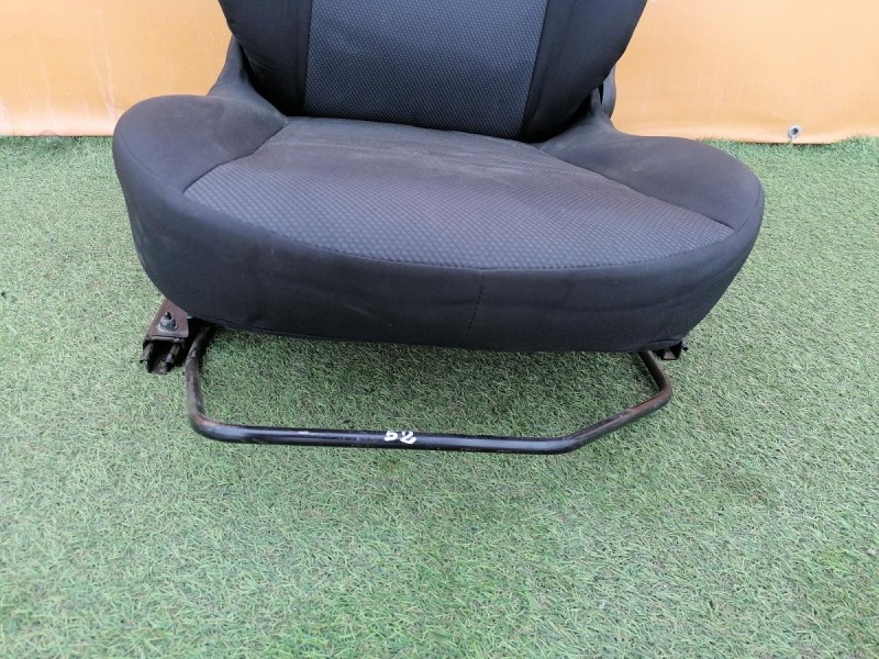 Logan №52 сиденье правое