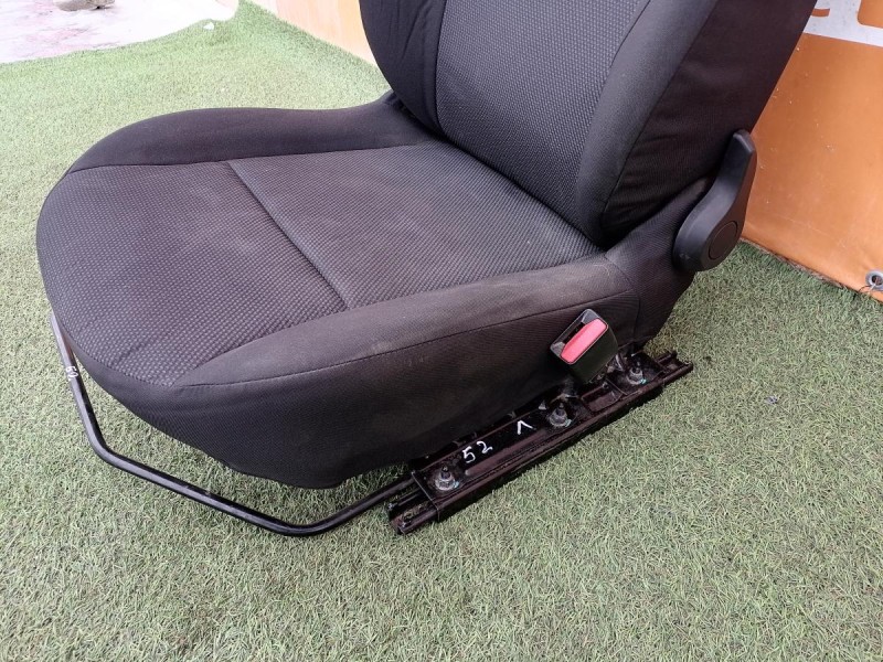 Logan №52 сиденье правое