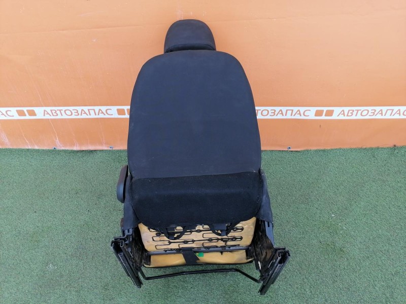 Logan №52 сиденье правое