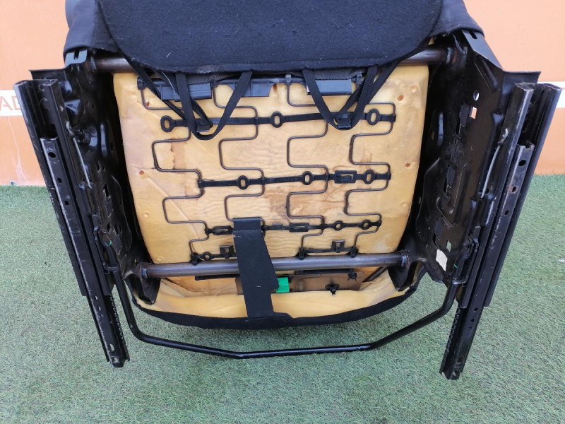 Logan №52 сиденье правое