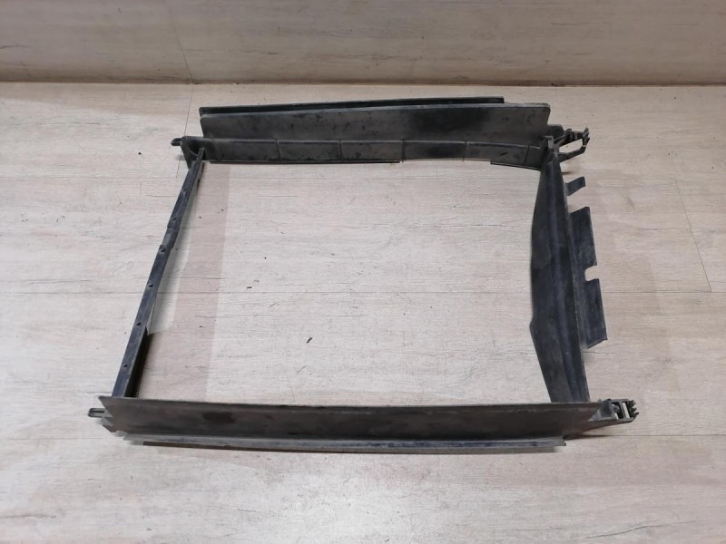 Logan №52 дефлектор радиатора деф