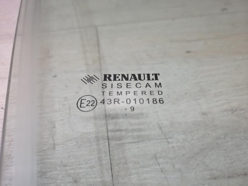 Logan №52 стекло переднее правое 19