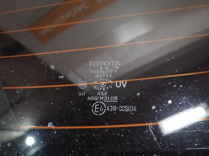 Corolla №4 стекло заднее 08