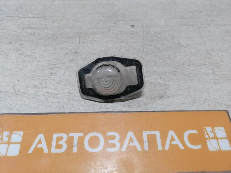 Corolla плафон подсветки номера