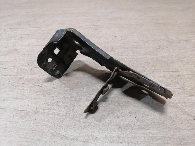 Fluence №4 кронштейн переднего крыла правый