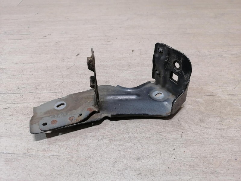 Fluence №4 кронштейн переднего крыла правый