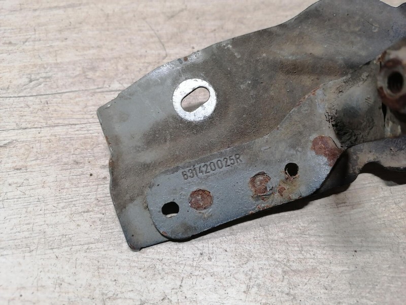 Fluence №4 кронштейн переднего крыла правый