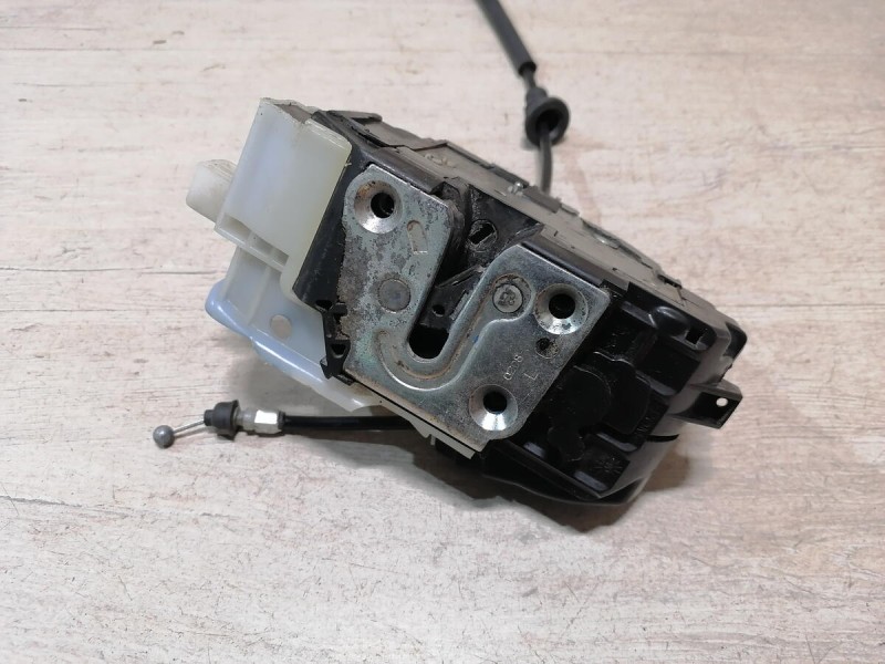 Ceed 1 П замок двери задний левый