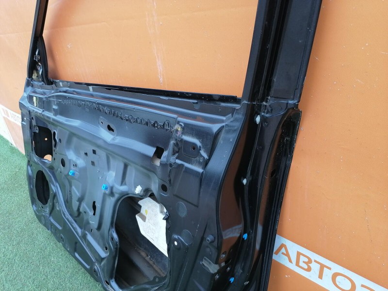 Almera G15 №13 дверь передняя правая деф