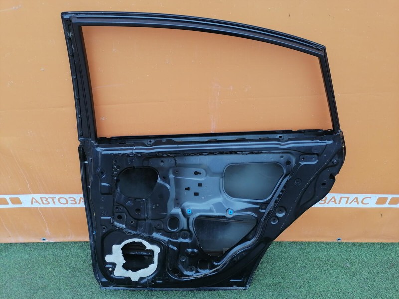 Almera G15 №13 дверь задняя правая деф