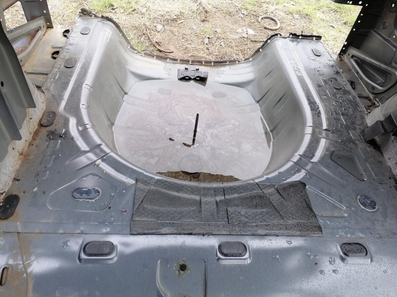 Almera G15 №13 ниша под запаску деф