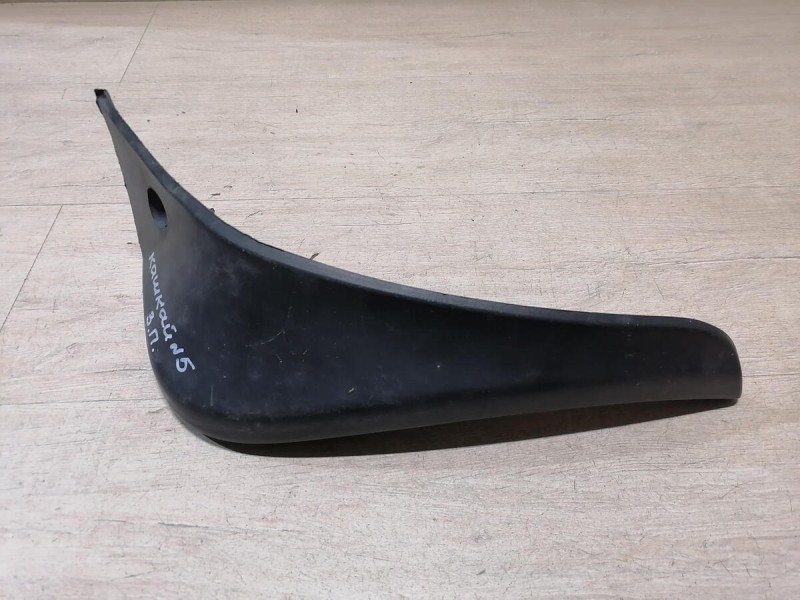 Qashqai №5 брызговик задний правый