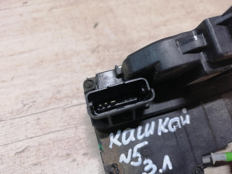 Qashqai №5 замок двери задний левый