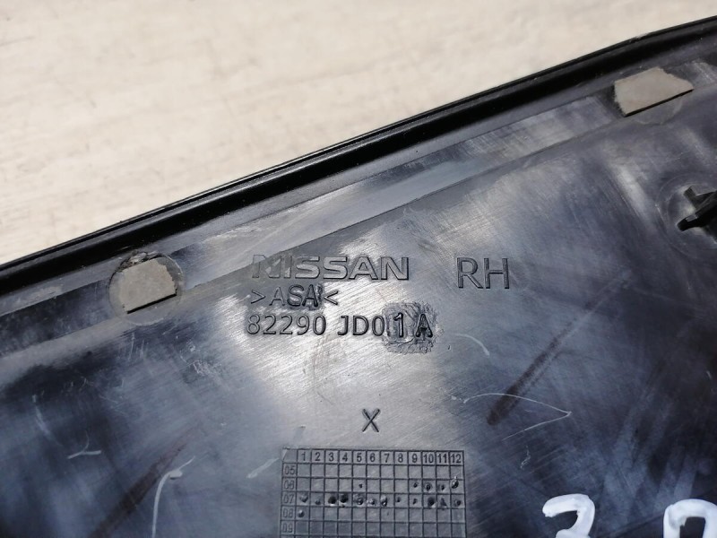 Qashqai №5 накладка двери задняя правая наружная уголок