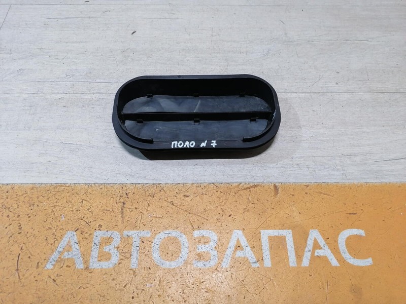 Polo №7 решетка вентиляции багажника