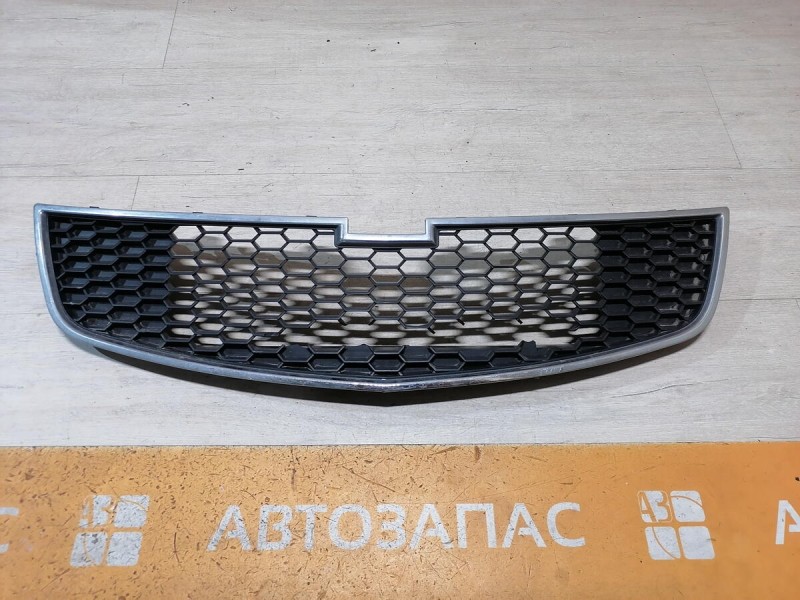 Cruze №6 решетка радиатора деф