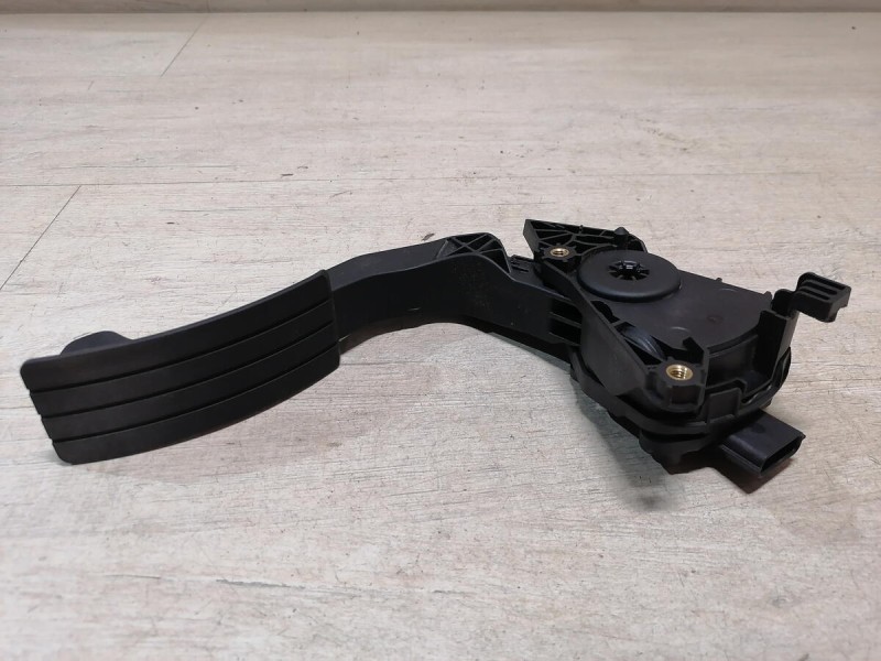 Sandero 2 №20 педаль газа