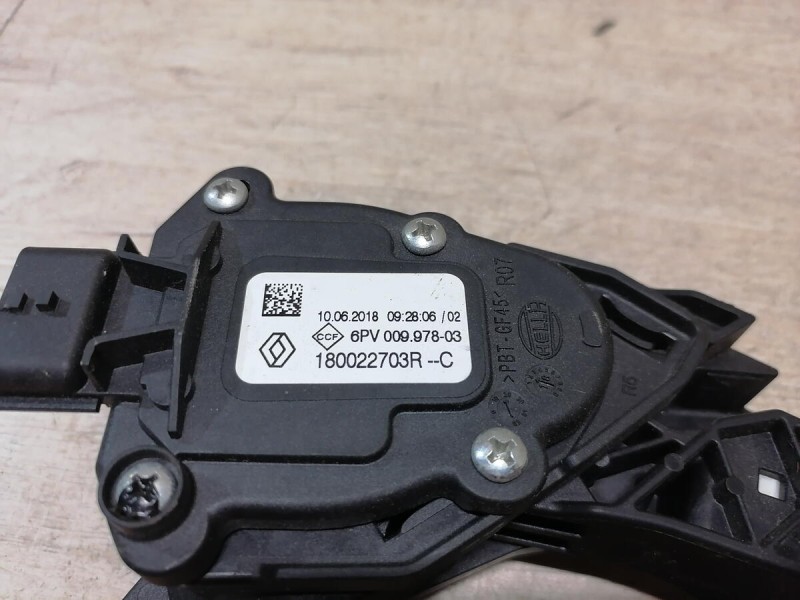 Sandero 2 №20 педаль газа