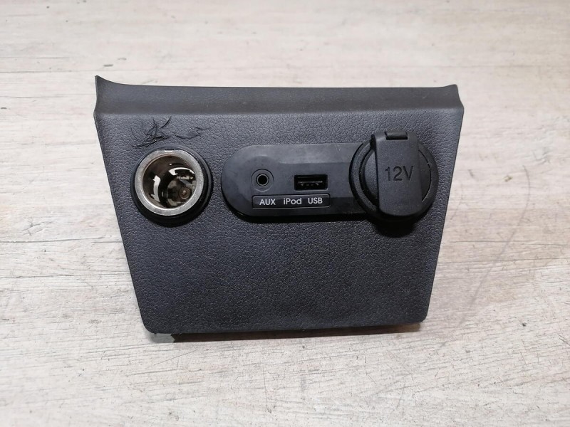 Rio 3 №11 AUX USB прикуриватель розетка аукс усб деф
