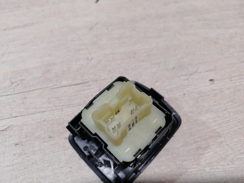 Sandero 2 №20 блок стеклоподъемника водит дверь