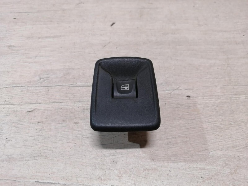 Sandero 2 №20 кнопка стеклоподъемника  дверь